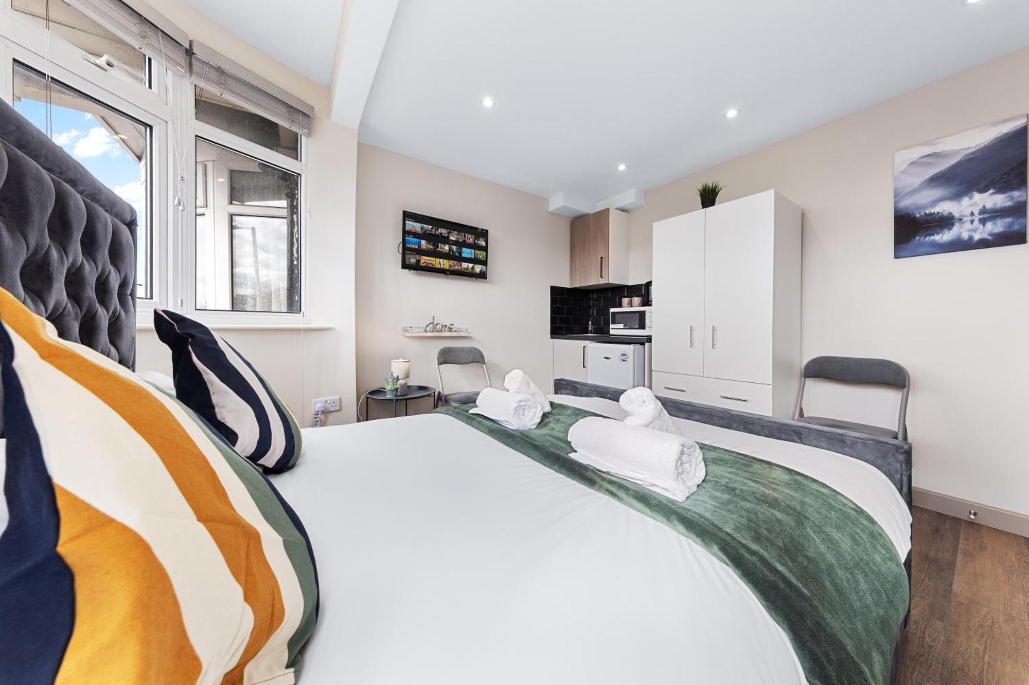 Serviced Ensuite Modern Studio - Sleeps 2 - Near Wembley Stadium - Good Transport Link To Central London - Harrow Ha3 Hatch End Екстер'єр фото