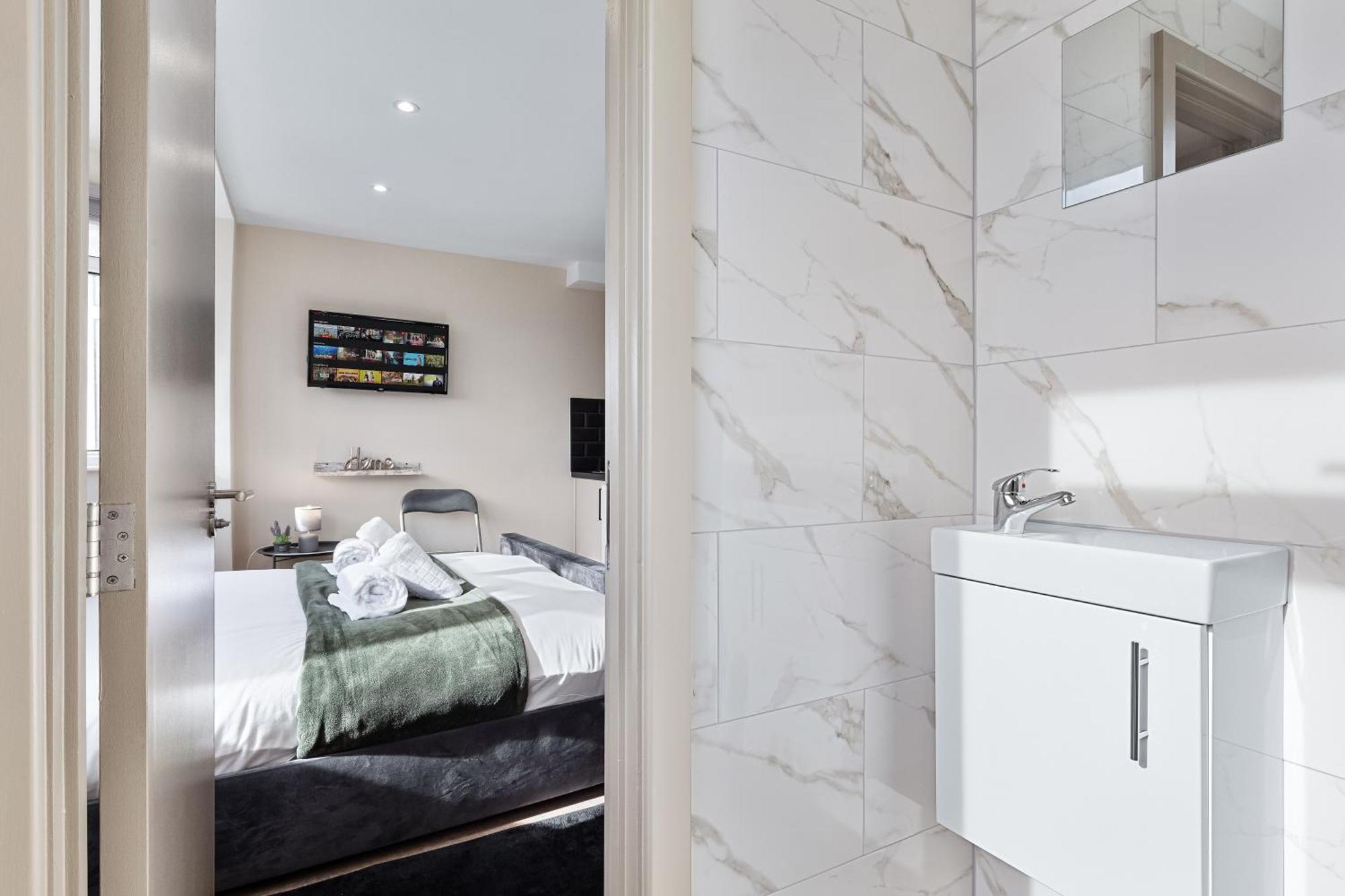 Serviced Ensuite Modern Studio - Sleeps 2 - Near Wembley Stadium - Good Transport Link To Central London - Harrow Ha3 Hatch End Екстер'єр фото