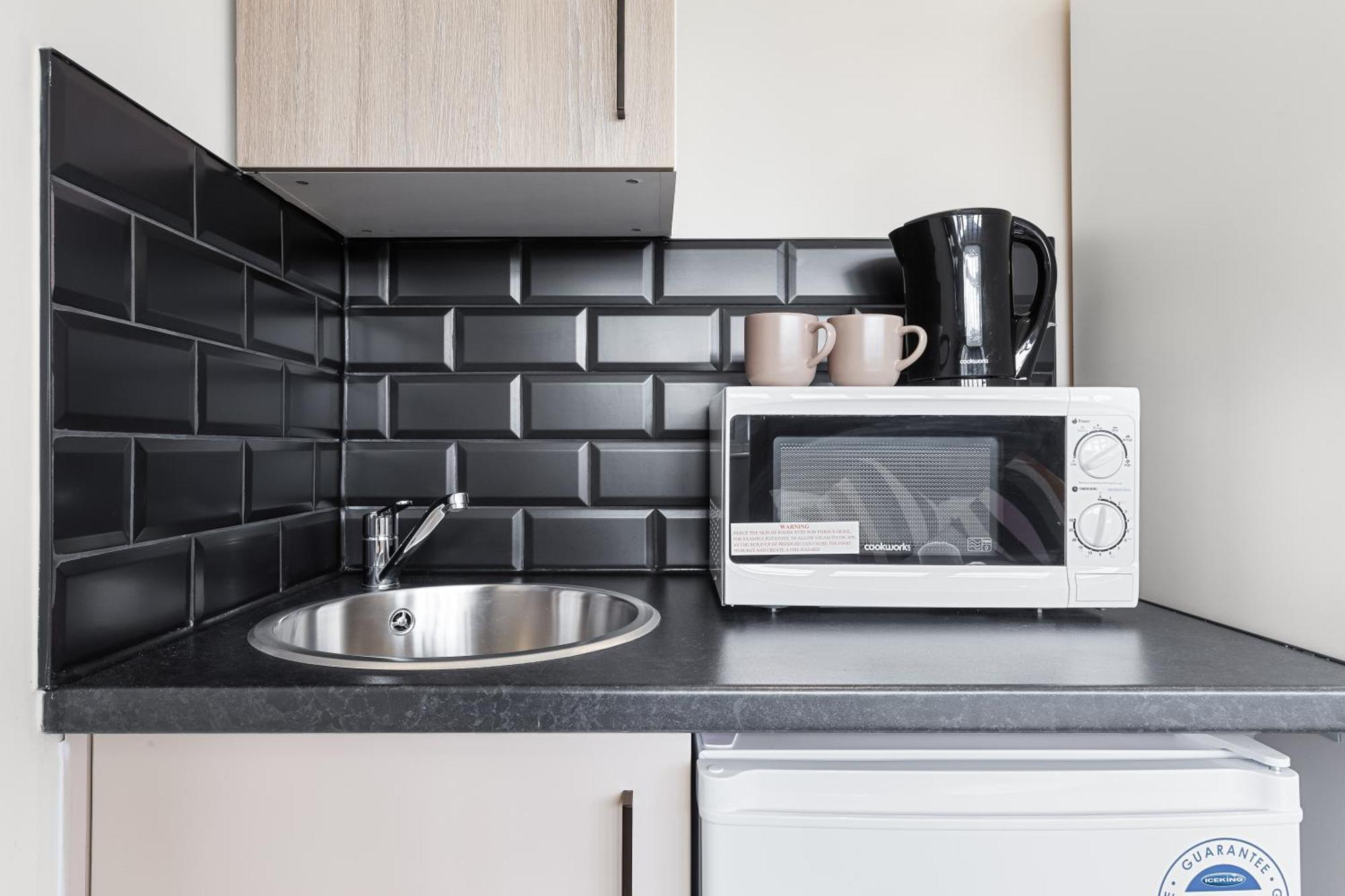 Serviced Ensuite Modern Studio - Sleeps 2 - Near Wembley Stadium - Good Transport Link To Central London - Harrow Ha3 Hatch End Екстер'єр фото