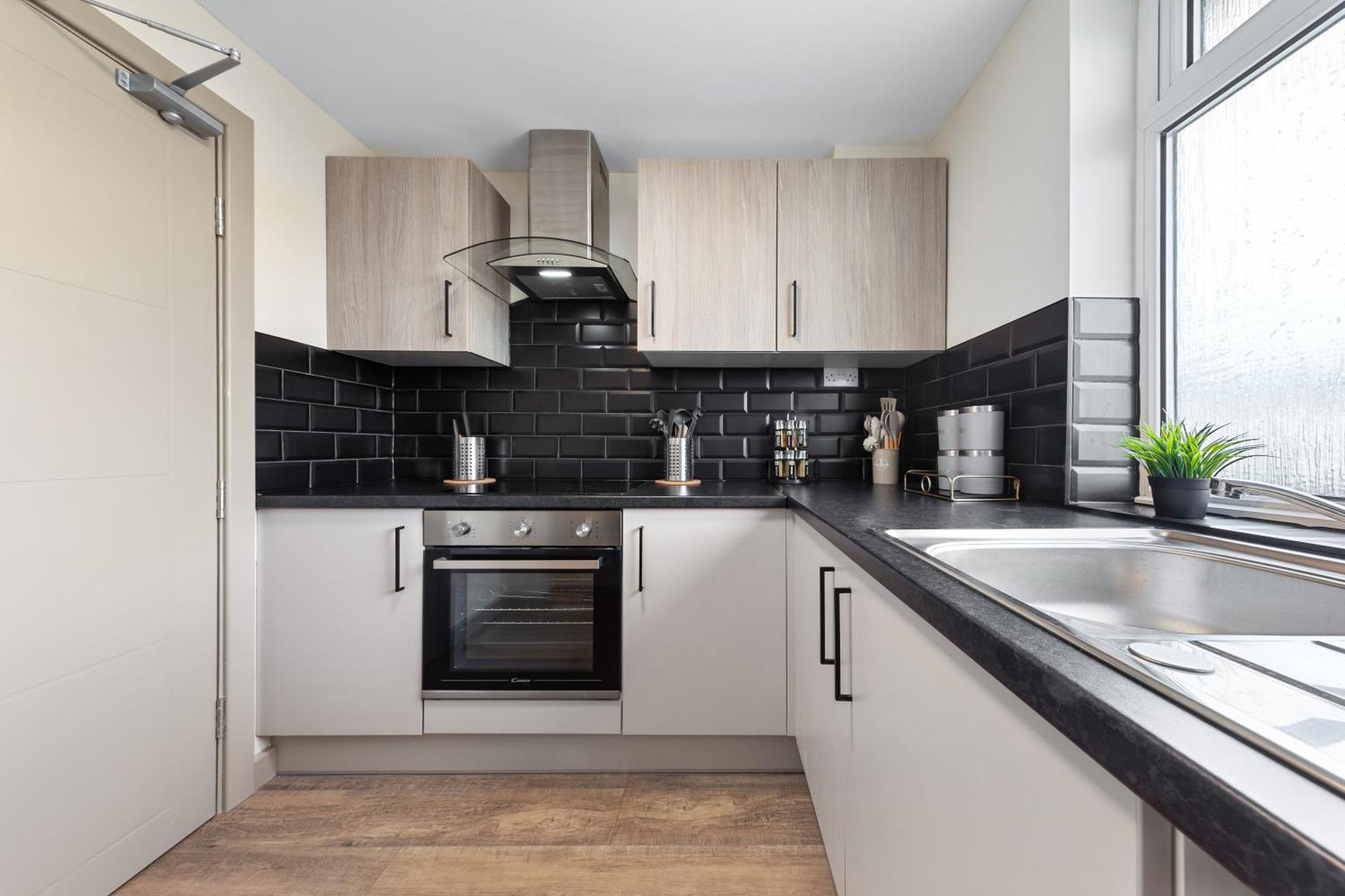 Serviced Ensuite Modern Studio - Sleeps 2 - Near Wembley Stadium - Good Transport Link To Central London - Harrow Ha3 Hatch End Екстер'єр фото