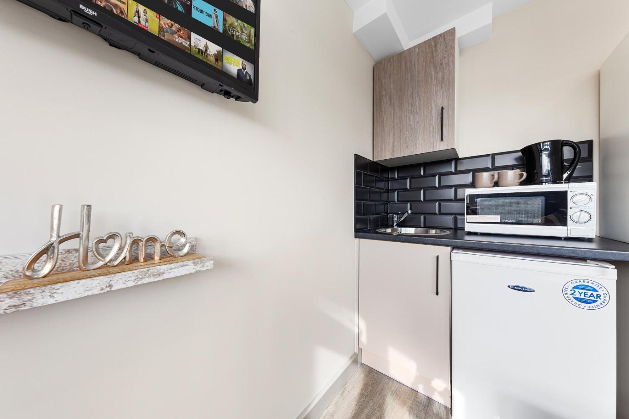 Serviced Ensuite Modern Studio - Sleeps 2 - Near Wembley Stadium - Good Transport Link To Central London - Harrow Ha3 Hatch End Екстер'єр фото